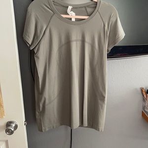 Lulu lemon swiftly tech short sleeve